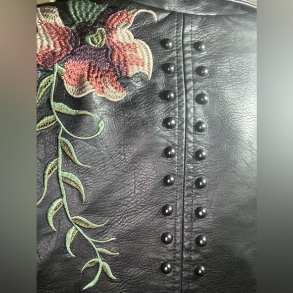 🌺GREAT CONDITION Colleen Lopez |Faux Leather Jacket | Size: XS | Black/Floral - Picture 6 of 14